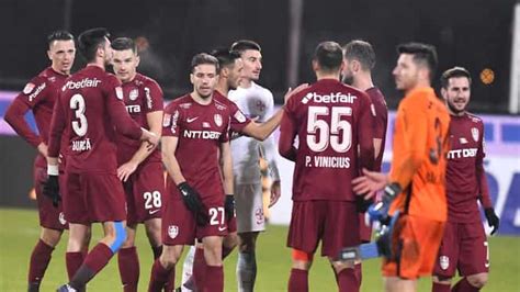 CFR Cluj are din nou probleme cu COVID 19 Cel mai important fundaș al