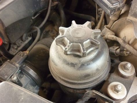 Замена бачка ГУР. — BMW 5 series (E60), 2,2 л, 2004 года | визит на ...