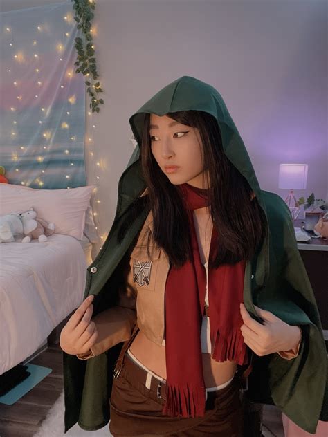 真人版花木蘭！亞裔女孩「嫵媚上揚丹鳳眼」魅力爆發 一往下「川字腹肌馬甲線」辣到不可思議 ️ - 愛經驗2.0