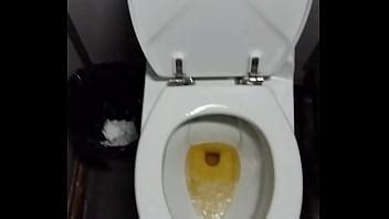 Mear en el baño del barco II XVIDEOS