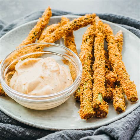 Fried Asparagus With Spicy Mayo Dip - Savory Tooth