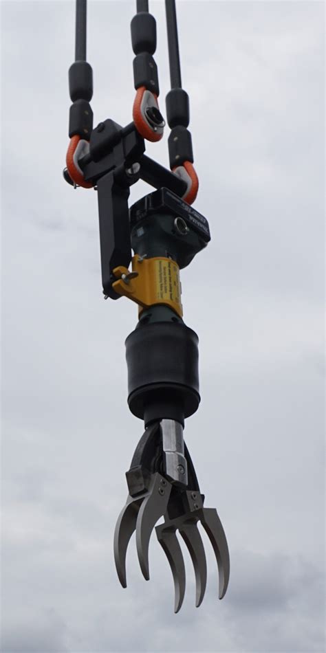 Greenlee EK425 Remote Power Multiuse Tool with Grapple Jaw Kit - Linebird