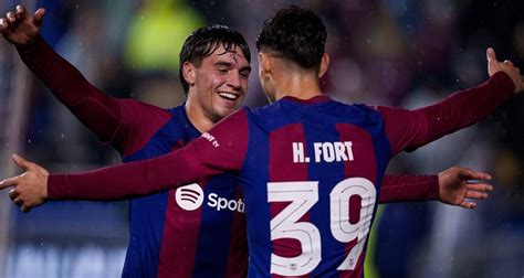 Barcelona: Héctor Fort renova até 2026