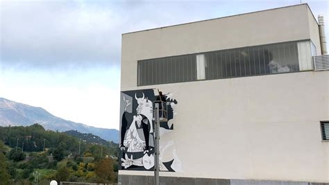 Estepona conmemora con un mural artístico el 80 aniversario del