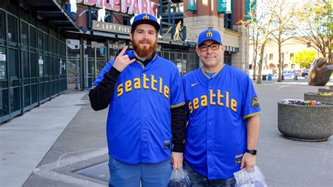 Mariners Debut Latest City Connect Uniforms