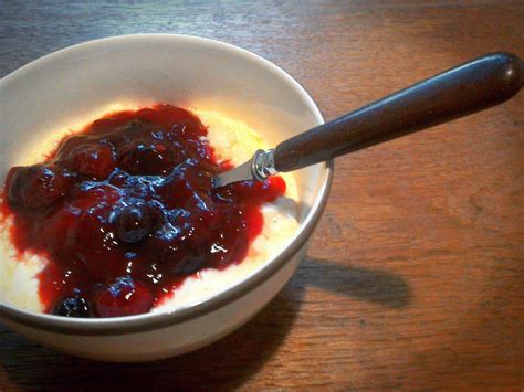 Rote Gr Tze Mit Vanillepudding Rezept Kochbar De