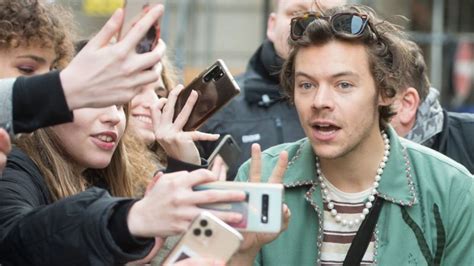 Harry Styles Singer Mugged At Knifepoint In Hampstead On Valentine S