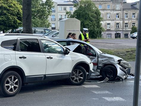 Groźny wypadek na skrzyżowaniu ulic Jerozolimskiej i Zamkowej Do