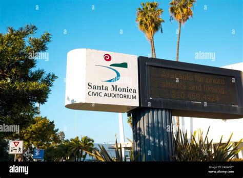 Los Angeles Civic Center People Hi Res Stock Photography And Images Alamy