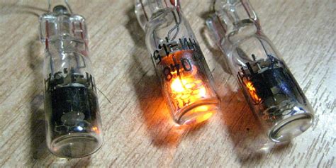 How to Identify Light Bulb Type - 10 Effective Methods (2025)