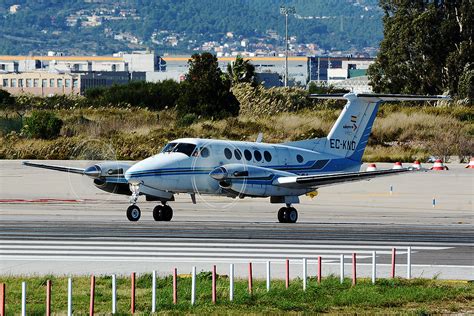 Urgemer Canarias Ec Knd Beechcraft King Air Bcn Lebl Flickr