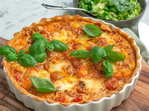 Italiensk Paj Med Tomat Och Mozzarella K Ket Se