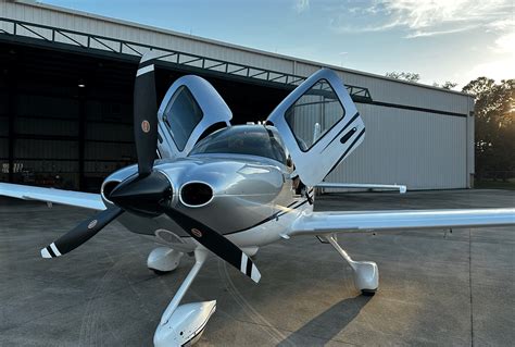 Cirrus Aircraft Fleet - Modern Aero