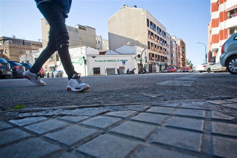 Busquen Un Lladre Per Assaltar Una Dona A Terrassa