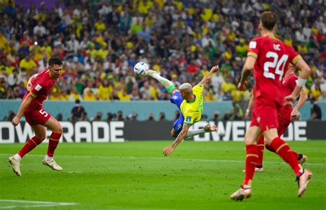 Dois Gols De Richarlison Brasil Vence S Rvia Em Partida De Estreia