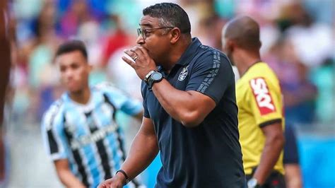 Roger Machado Elogia Escolhas Do Treinador Adversário Após Empate