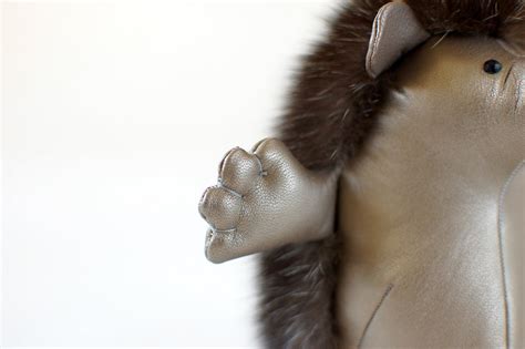 Игрушка ежик из натурального меха седого соболя и кожи