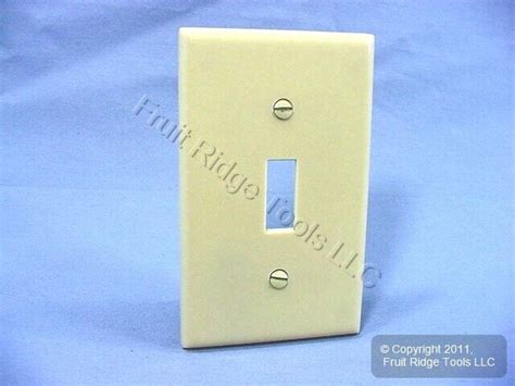 30 Leviton Ivory 1 Gang Toggle Switch Cover Plastic Wallplate Switchplates 86001 Ebay