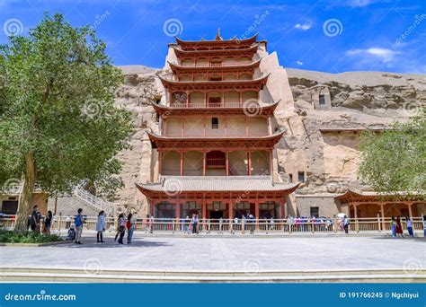 Cuevas De Lrm Dunhuang Mogao Imagen Editorial Imagen De Budista