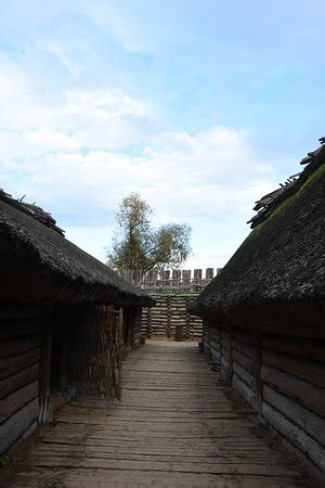 Muzeum Archeologiczne W Biskupinie Biskupin Polska Opinie