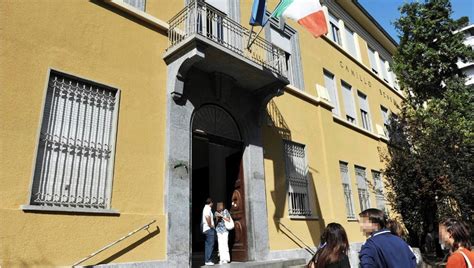 Al Liceo Cavour Di Torino Studentesse E Studenti Transgender Possono