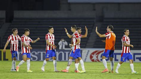 El primer once que utilizaría Víctor Manuel Vucetich en el banquillo de