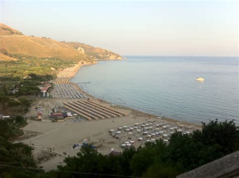 sperlonga {beach getaway from rome} - Elizabeth Minchilli