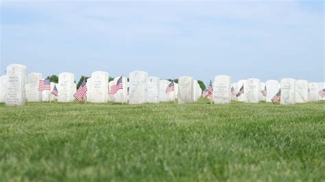 Great Lakes National Cemetery honors deceased veterans