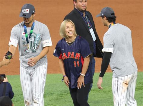 大谷翔平 スパイクも泥だらけ ダル夫妻との豪華3ショットに写った激闘の証しwbcデイリースポーツ Online