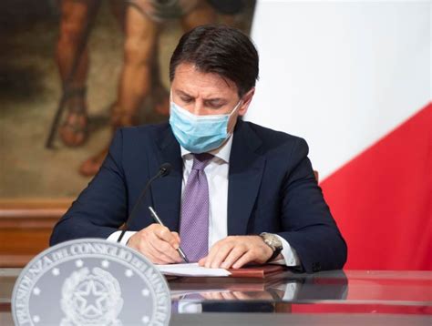 Conte firma il nuovo Dpcm ecco cosa prevede e fino a quando è in vigore