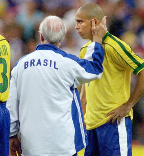 Mario Zagallo, World Cup winner and coach for Brazil, dies at 92