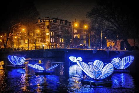 Magical Light Sculptures On Intimate Boat With Former Artist