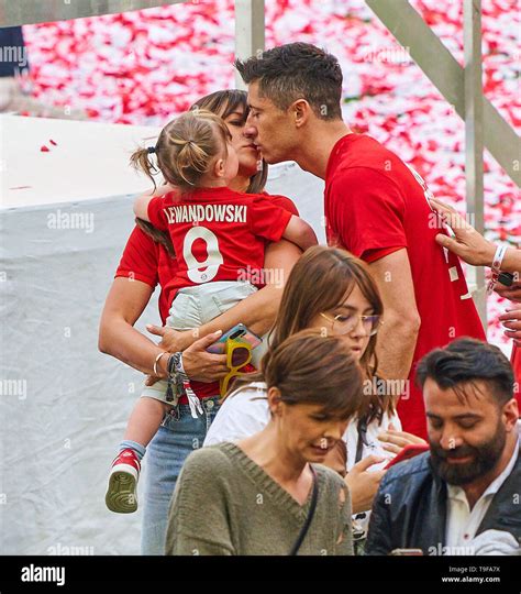 Robert Lewandowski And Wife Anna Lewandowski Hi Res Stock Photography