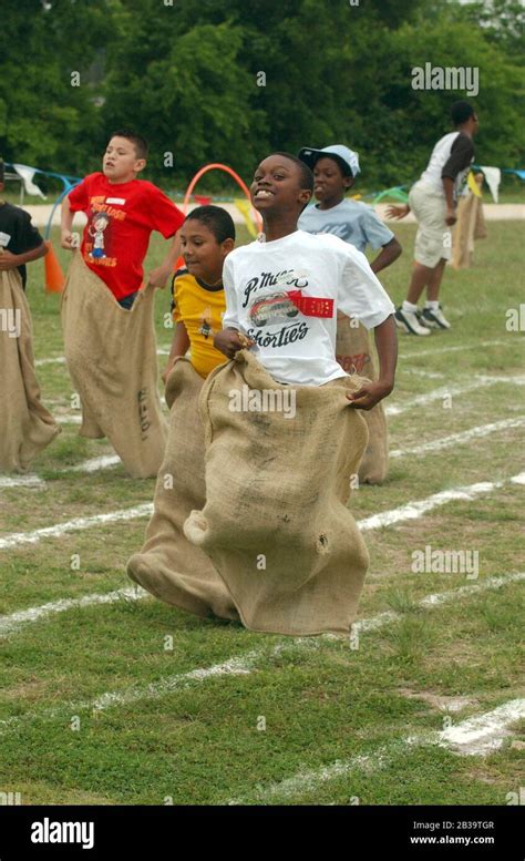 Children Sack Race Usa Hi Res Stock Photography And Images Alamy