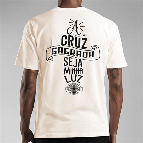 Camiseta Camisa Catolica Estampada A Cruz Sagrada Seja Minha Luz Costas