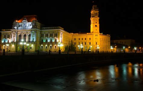 At Night Night Light Of Oradea And The City Hall Negyedes Flickr