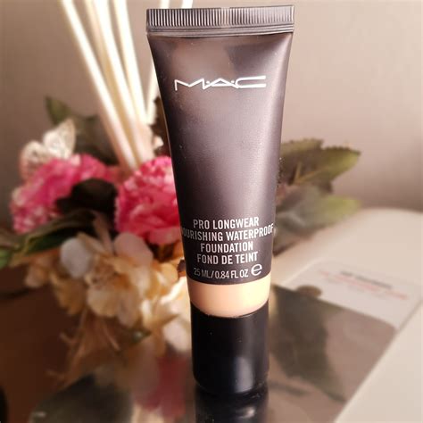 Resenha Base Mac Pro Longwear Nourishing Waterproof Foundation