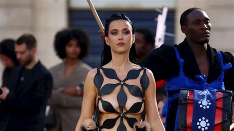Katy Perry Wore A Geometric Naked Dress At Vogue World In Paris Vogue World