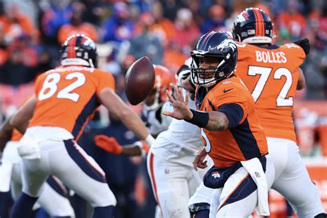 Scenes from the Denver Broncos 29-12 victory over the Cleveland Browns ...