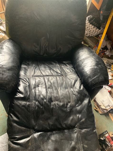 Lazy boy leather recliner | Chairs & Recliners | Annapolis Valley | Kijiji