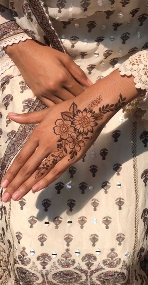 Prettiest Floral Mehendi Designs For The Trendsetter Brides Artofit