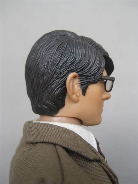 DeSMOnd Collection Hot Toys Superman Returns Clark Kent In Ver Pt