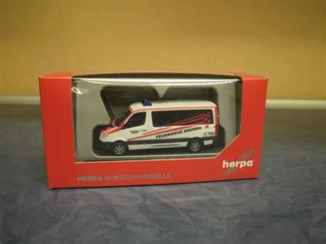 HERPA MB SPRINTER Bus Feuerwehr Bremen Mannschaftstrans EUR 11 95