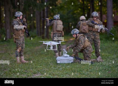 Modern Warfare Soldiers Squad Are Using Drone For Scouting And