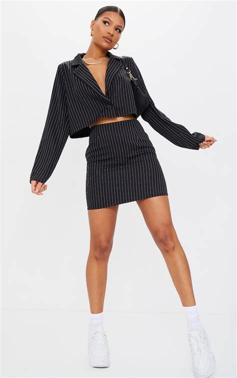 Black Woven Pinstripe Oversized Cropped Blazer Prettylittlething