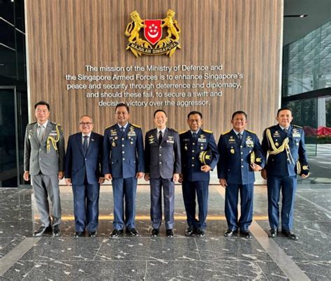 Indonesian Air Force Chief Holds Bilateral Meetings With Singaporean Military Officials