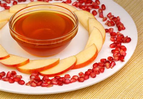 Truth Or Myth Everything You Need To Know About Honey For Rosh Hashanah