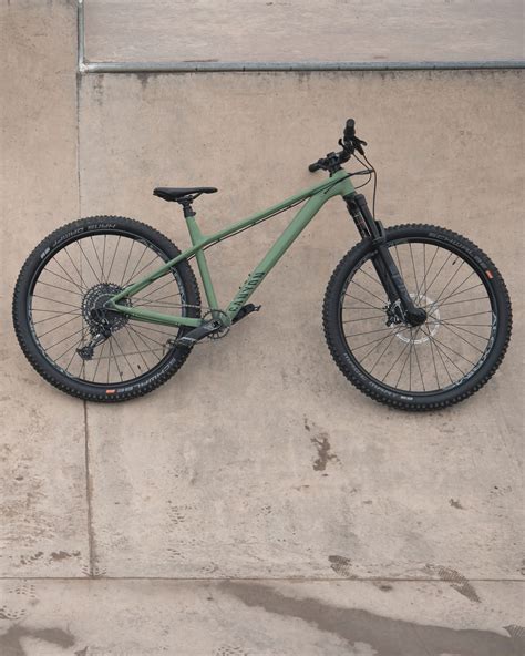 The most playful progressive hardtail bike- CANYON Stoic | Equipamentos ...