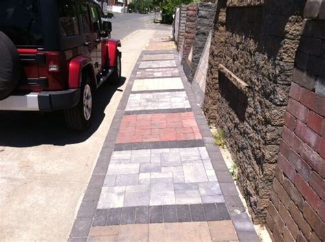 Wow This Multi Colored Cambridge Pavingstones Walkway Adds Gorgeous