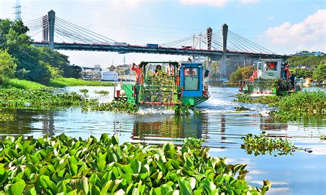 Extraen toneladas de basura de río Ozama